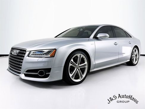 Used 2015 Audi S8 image 3