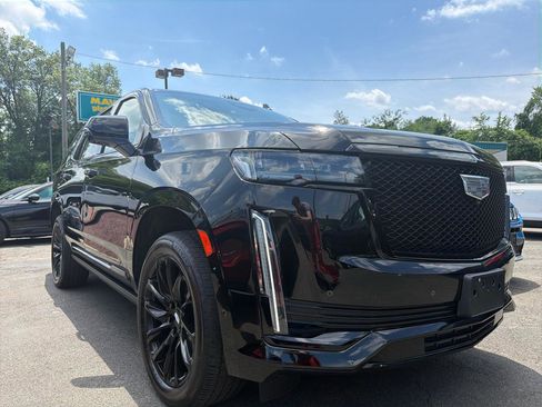 Used 2024 Cadillac Escalade Sport Platinum w/ LPO, ONYX Package AWD/4WD image 3
