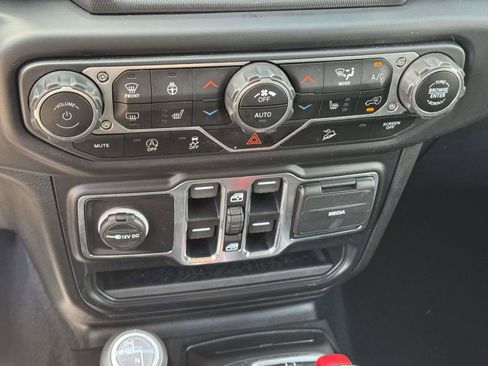 Used 2020 Jeep Wrangler Unlimited Sahara AWD/4WD image 26
