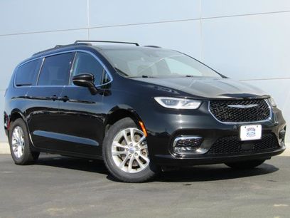 Used 2022 Chrysler Pacifica Touring