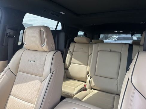 Used 2023 Cadillac Escalade Premium Luxury image 20