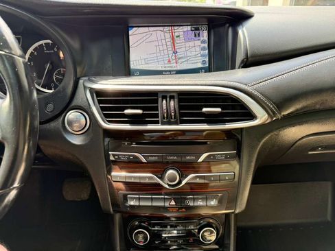 Used 2017 INFINITI QX30 Premium w/ Technology Package FWD image 28