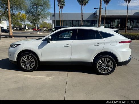 Used 2024 Toyota Venza Limited image 3