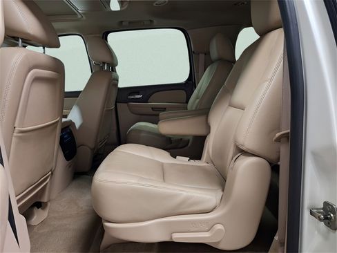 Used 2011 Chevrolet Suburban LTZ image 10