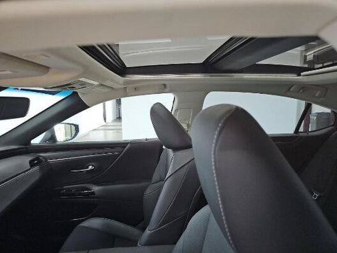 Used 2023 Lexus ES 350 w/ Premium Package FWD image 9