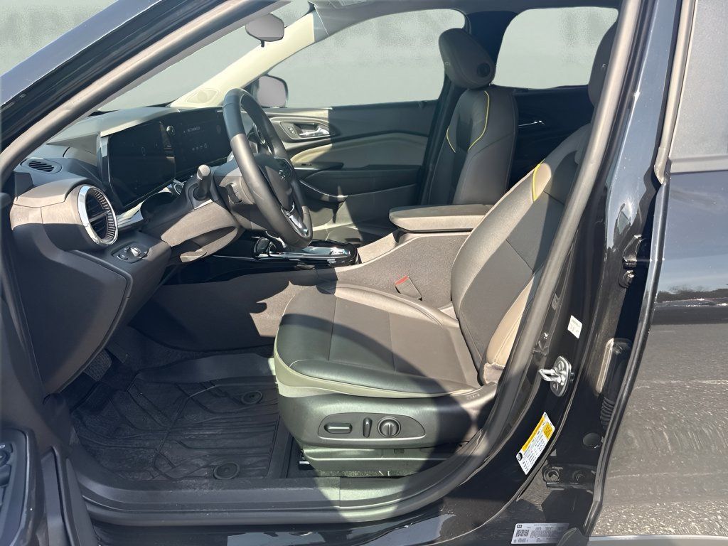 Used 2025 Chevrolet Trax ACTIV w/ Driver Confidence Package FWD image 5