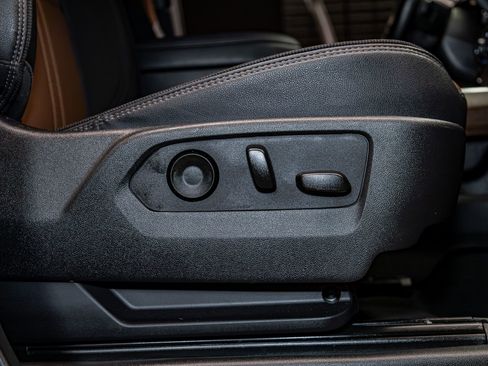 Used 2024 Chevrolet Silverado 2500 High Country w/ High Country Premium Package image 29