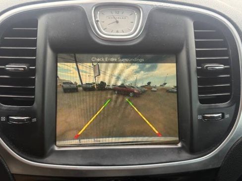 Used 2016 Chrysler 300 Limited RWD image 18