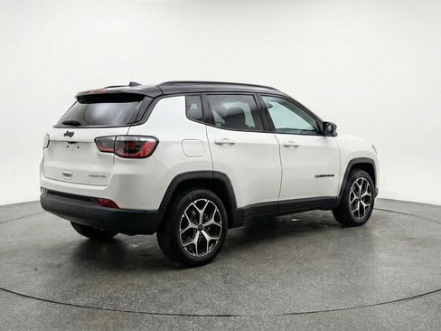 Used 2025 Jeep Compass Limited AWD/4WD image 9