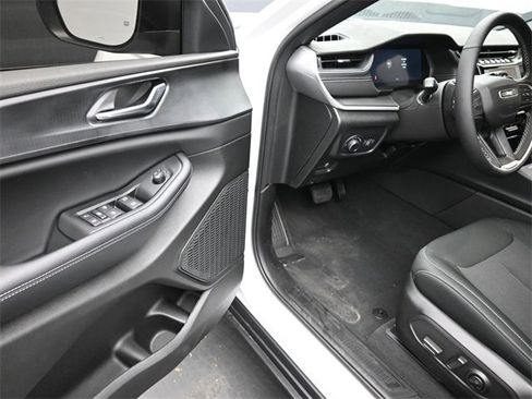 New 2025 Jeep Grand Cherokee Laredo image 14