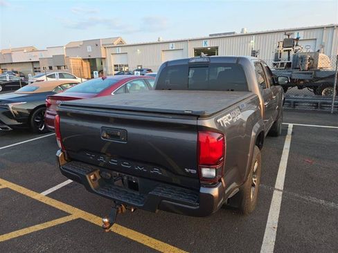 Used 2019 Toyota Tacoma TRD Sport AWD/4WD image 9