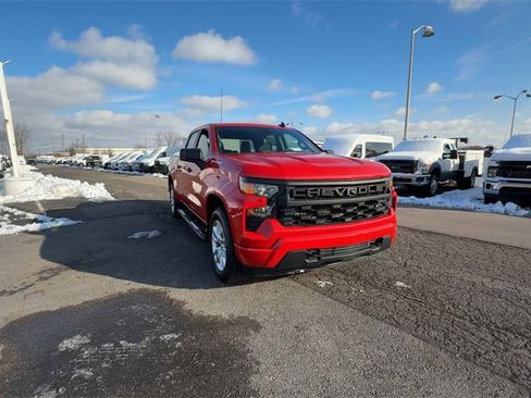 Used 2022 Chevrolet Silverado 1500 Custom image 2