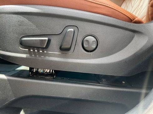 Used 2025 Kia Telluride AWD image 12
