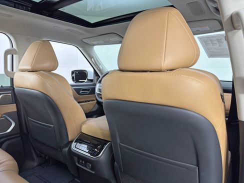 Used 2025 INFINITI QX80 Sensory image 40