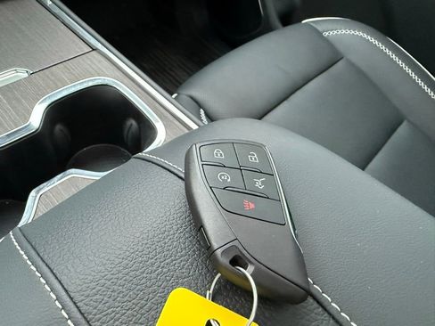 Used 2025 GMC Acadia Denali w/ Super Cruise Package image 7