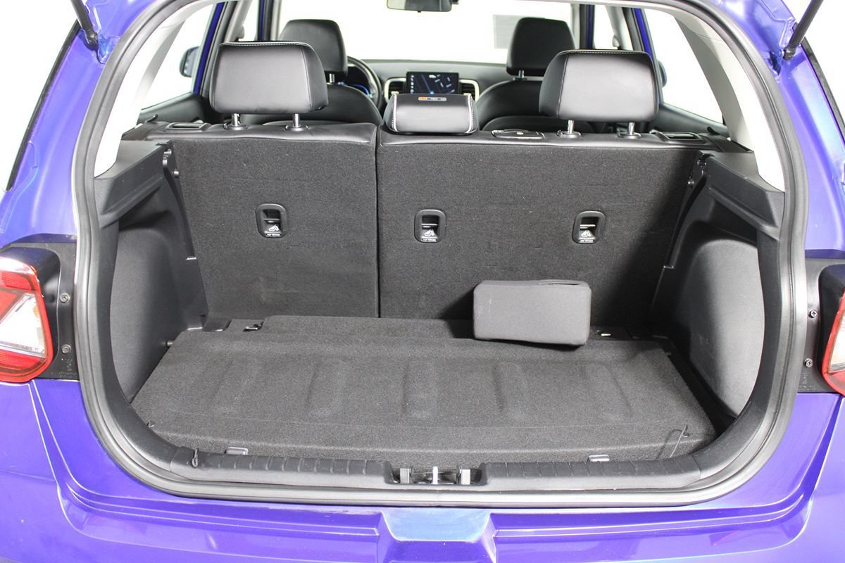 Used 2023 Hyundai Venue Limited FWD image 32