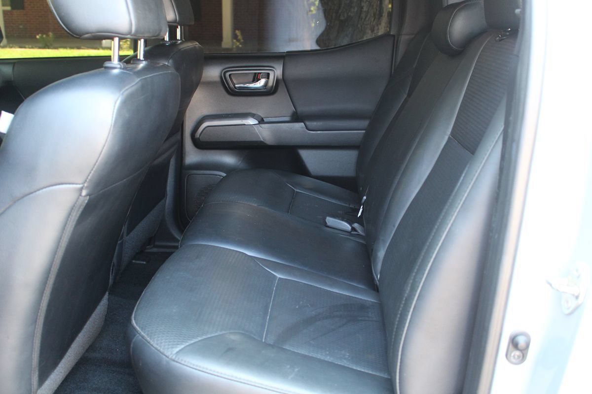 Used 2019 Toyota Tacoma TRD Off-Road AWD/4WD image 12