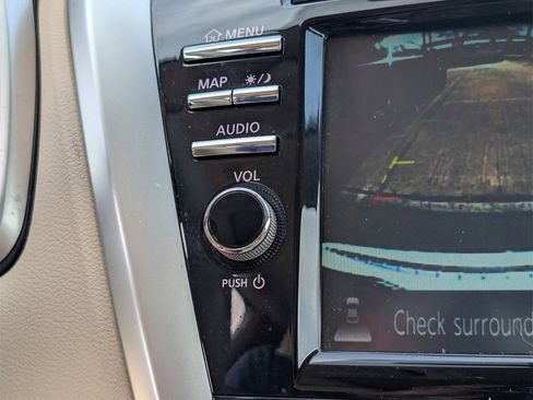 Used 2018 Nissan Murano SL w/ Moonroof Package image 16