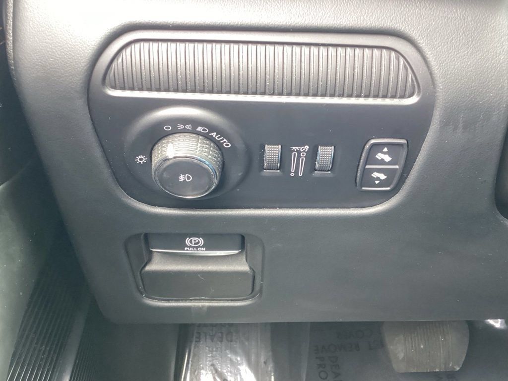 Used 2023 Jeep Grand Wagoneer L Series III w/ Rear Seat Video Group 1 AWD/4WD image 30