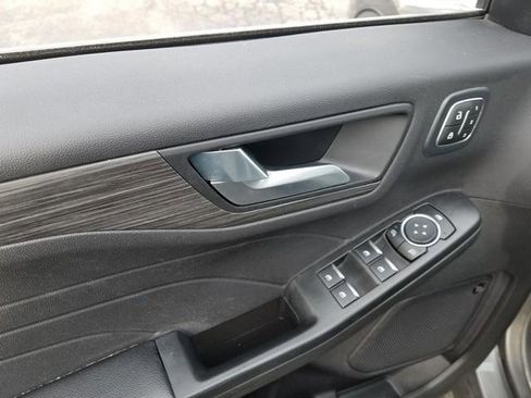 Certified 2023 Ford Escape Platinum w/ Premium Technology Package image 11