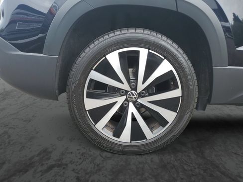 Used 2022 Volkswagen Taos SE FWD image 5