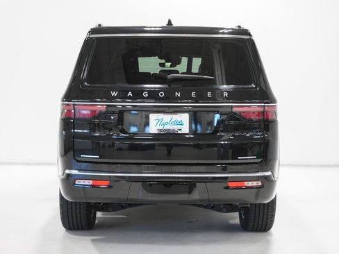Used 2023 Jeep Wagoneer Series III w/ Preferred Equipment Group image 6