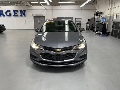 Used 2018 Chevrolet Cruze LT FWD image 10