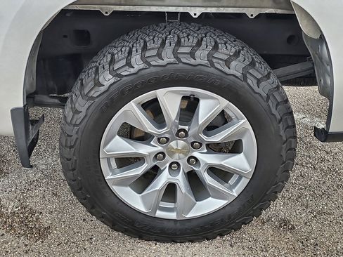 Used 2022 Chevrolet Silverado 1500 Custom w/ Safety Confidence Package AWD/4WD image 10