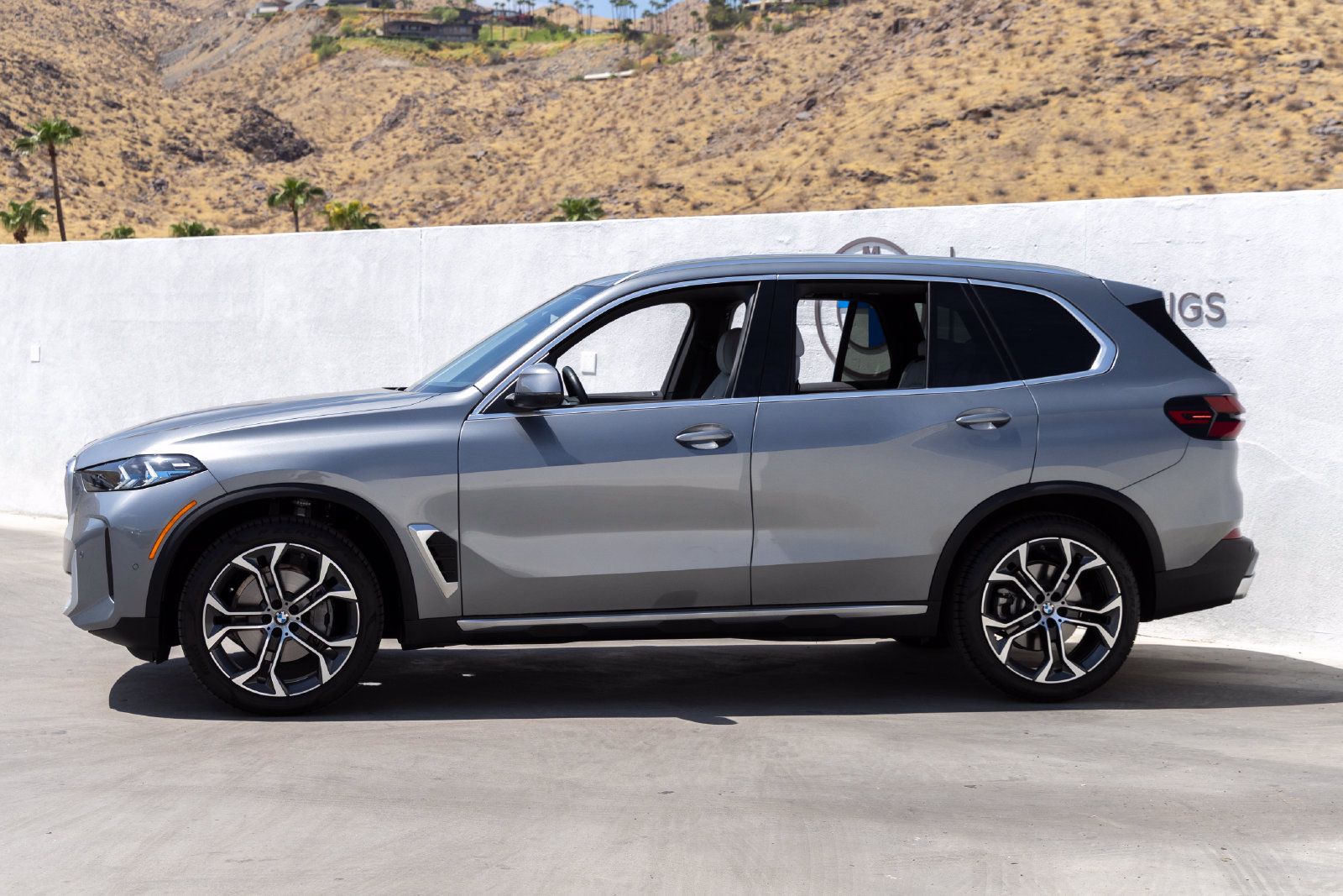 Certified 2026 BMW X5 sDrive40i w/ Parking Assistance Package RWD image 3