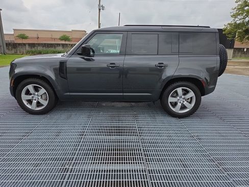 Used 2025 Land Rover Defender 110 S AWD/4WD image 2