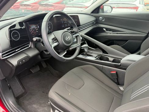 Used 2024 Hyundai Elantra SEL w/ Convenience Package FWD image 12
