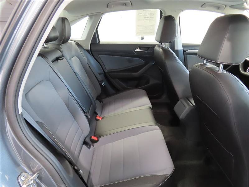 Used 2026 Volkswagen Jetta SE FWD image 32