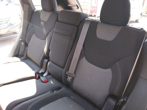 Used 2015 Jeep Cherokee Sport image 18