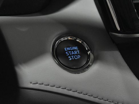 Used 2022 Toyota Highlander XLE image 16