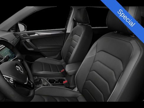 Used 2019 Volkswagen Tiguan SE w/ Panoramic Sunroof Package image 31