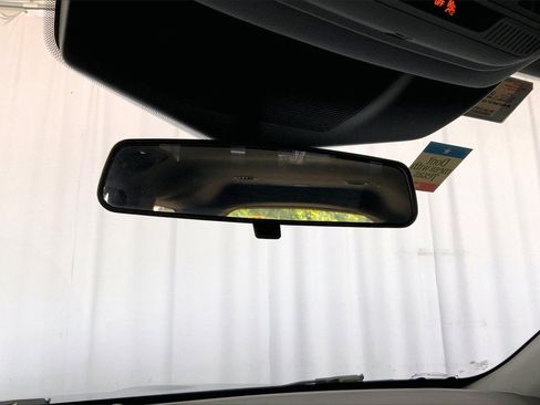 Used 2021 Ford Explorer XLT image 17