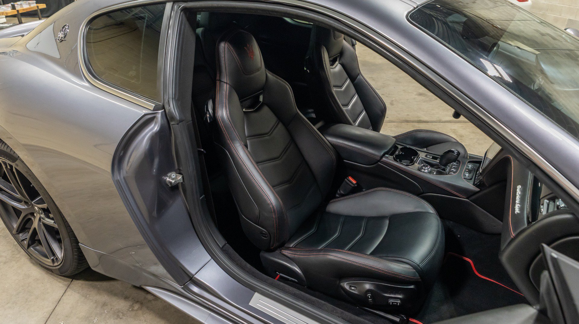 Used 2018 Maserati GranTurismo Sport RWD image 36