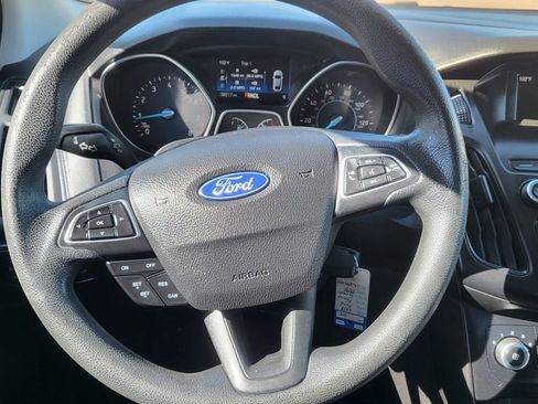 Used 2018 Ford Focus SE w/ SE Appearance Package image 27