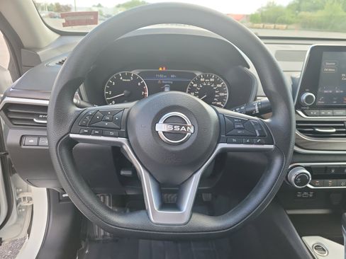 Used 2024 Nissan Altima 2.5 SV AWD/4WD image 20