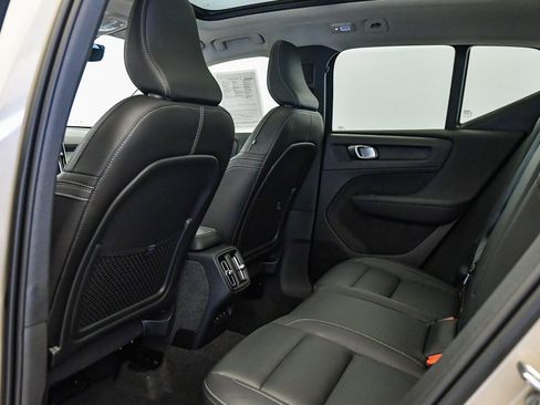 Certified 2025 Volvo XC40 B5 Plus w/ Climate Package image 21