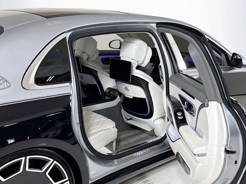 Used 2024 Mercedes-Benz Maybach S 580 4MATIC image 35