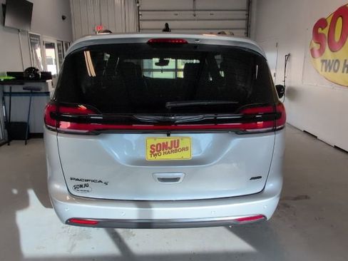 New 2026 Chrysler Pacifica Select w/ S Appearance Package AWD/4WD image 4