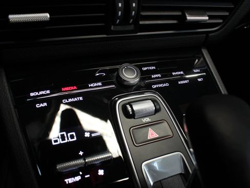 Used 2022 Porsche Cayenne Platinum Edition image 74