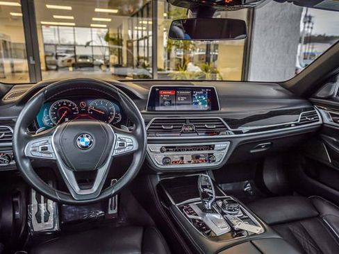 Used 2019 BMW 740i w/ Executive Package image 26
