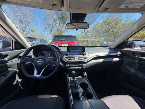 Used 2025 Nissan Altima 2.5 SV image 33