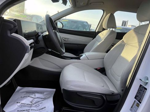 Certified 2025 Hyundai Tucson SE image 8
