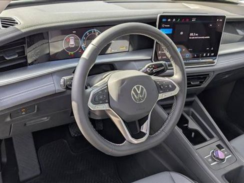 New 2026 Volkswagen Tiguan SE AWD/4WD image 11
