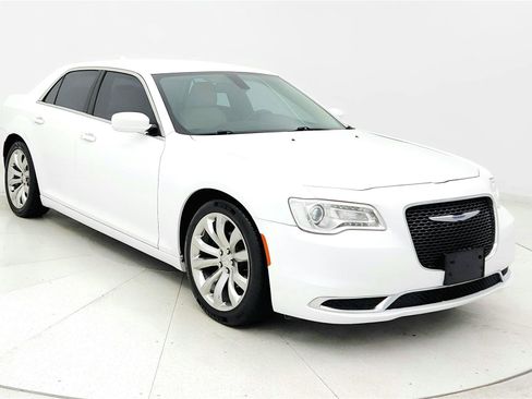 Used 2019 Chrysler 300 Touring L w/ Quick Order Package 22F RWD image 7