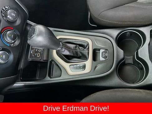 Used 2018 Jeep Cherokee Latitude FWD image 18