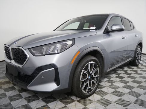 Certified 2025 BMW X2 xDrive28i image 7